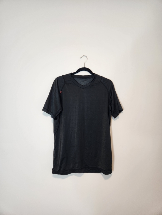 RHONE Other - Rhone Sentry V-Neck T-Shirt Mens Size Medium